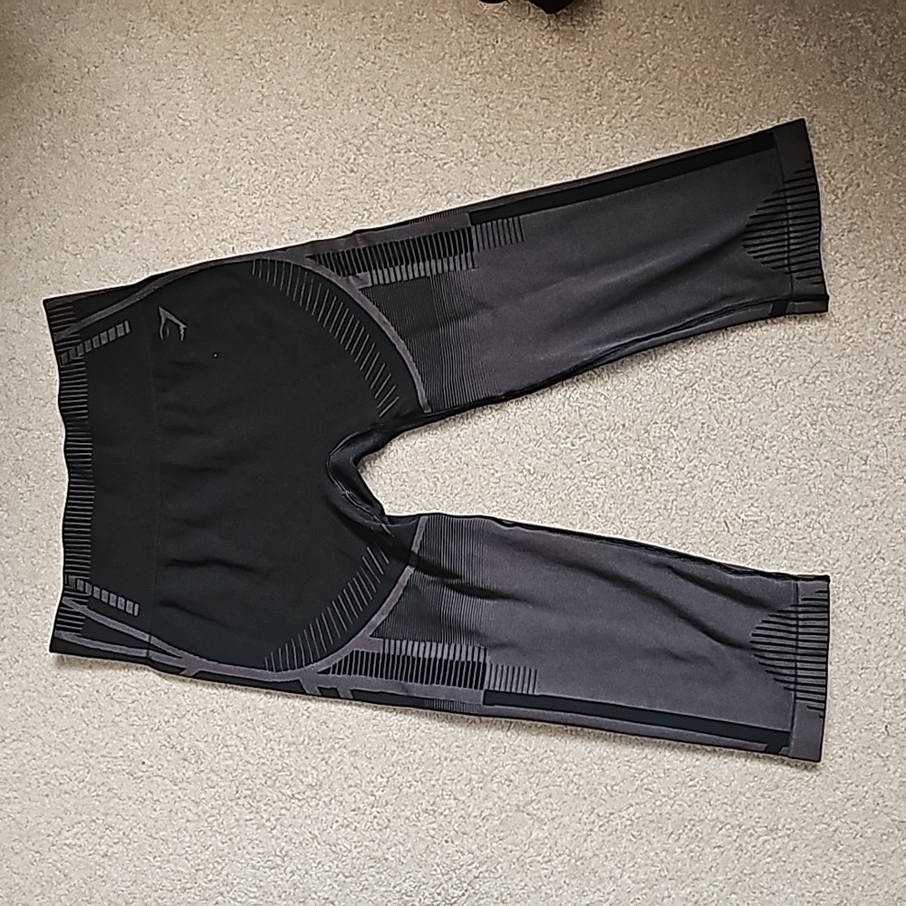 Gymshark Women's Workout Leggings Geo Cropped Black, size L